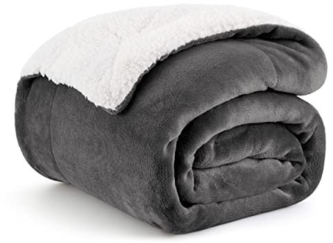 Bedsure Sherpa Fleece Throw Blanket - Fluffy Microfiber Solid Blankets for Bed and Couch Throw/Single Size, Dark Grey, 130x150cm