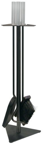 KAMINO FLAM Kaminbesteck 337200 für den Innen- und Außenbereich, die Kamingarnitur mit schönen Stahlgriffen, Kaminzubehör inklusive Besen, Schaufel und Schürhaken, die Farbe des Kaminzubehörs ist schwarz, die Gesamtmaße des Kaminständers beträgt ca. 18,5 x 56 x 5,5 cm