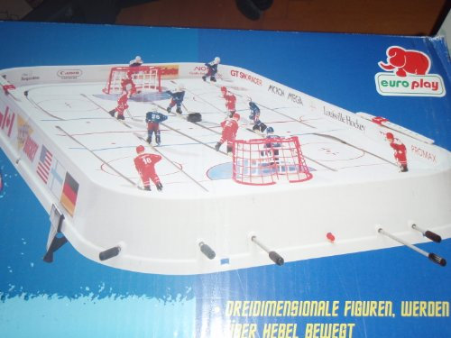 Power on Ice: komplett montiertes Spielfeld mit dreidimensionalen Figuren