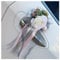 Pmnzdy 4pcs Autoschleifen Hochzeit Künstliche Blume Autoschmuck Rückspiegel Türgriff Blume Schleife Dekoration Simulation Blume Hochzeitsauto Deko Autoschleifen für Hochzeit Party Grau