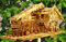 BTV Krippenstall KA70-ng-MFHO-ALP WeihnachtsKrippe + DekoÖlbaum,Massivholz edel GEFLAMMT - mit großen 13 x Premium-Krippenfiguren in Echtholz-Optik GEBEIZT beige-braun + Engel - Krippe + Dekomit