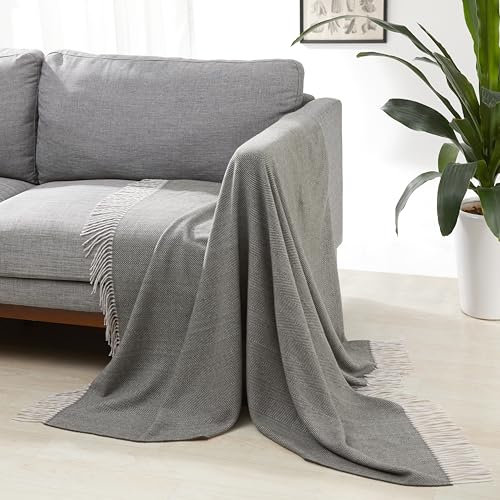 Amazon Basics decorativa leggera in poliestere riciclato Copriletto, 127 x 152 cm, Motivo a spina di pesce grigio scuro e grigio chiaro