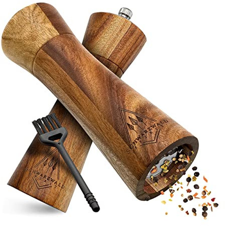 Schwarzwald Spirit Salz und Pfeffermühle Holz Klein (16,5 cm) - 2er Set mit Pfeffer und Salzmühle - Gewürzmühle mit Keramikmahlwerk inkl. Reinigungspinsel, Rezeptbuch - Küchenhelfer Geschenkidee