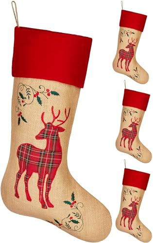 BRUBAKER 4X Weihnachtsstrumpf zum Befüllen und Aufhängen - 52 cm großer Nikolausstrumpf aus Jute - Weihnachtsdeko Weihnachtssocke Strümpfe für Weihnachten und Nikolaus - Rentiere Rot Karomuster