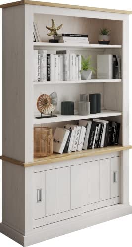 Domando Bücherregal Olbia Landhaus für Wohnzimmer Breite 121cm, Zwei Schiebetüren, Muschelgriffe in Andersen Pinie und Wotan Eiche