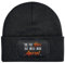 Damen Beanie - Die TUT nix! Die Will nur Aperol - Wollmütze mit Spruch, Strickmütze lustig als Geschenk für Freundin, Frauen, Kollegin - Mütze (DE/NL/SE/PL, Alphanumerisch, Einheitsgröße, Schwarz)