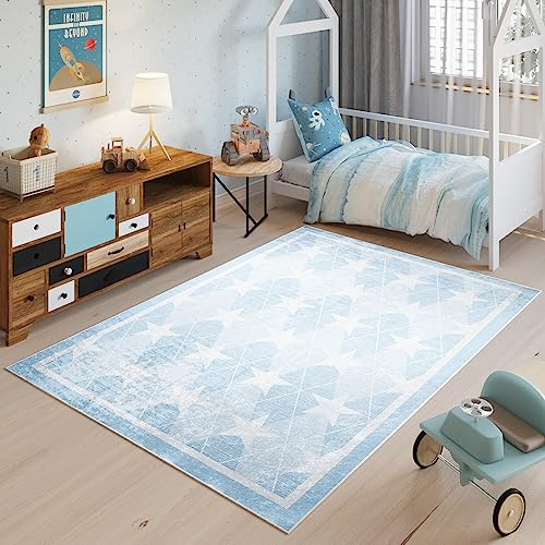 TAPISO Emma Kinderteppich Weiß Blau Sterne Antirutsch 140 x 200 cm | Waschbar bei 30 Grad bedruckter Kinderteppich Kinderzimmer Jugendzimmer Modern OEKO-TEX