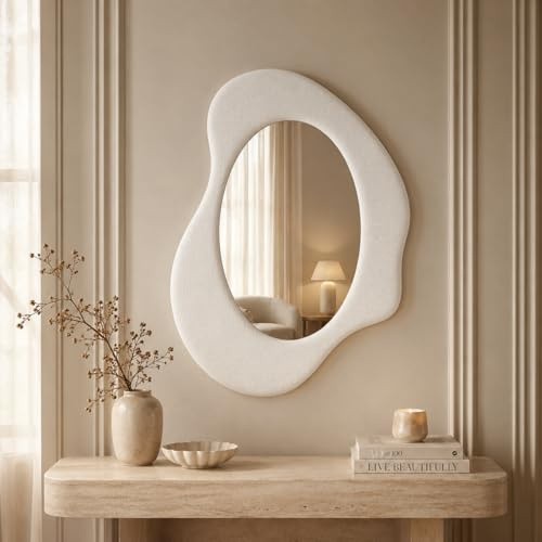 BOURGH Wandspiegel Toulon 70x49cm Dekospiegel mit Flanellrahmen weiß - Asymmetrischer Spiegel zum Aufhängen, mit Aufhängevorrichtung & MDF Rückwand für Flur, Wohnzimmer, Schlafzimmer & Badezimmer
