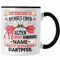 Trendation - Dart-Spieler Tasse Geschenk Personalisiert Name Darts Geschenkidee Spruch Unterschätze Niemals (Schwarz)