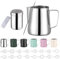 Zuquik Brocca per latte in acciaio inox, 750 ml, barista con misurazione Mark 24oz, bricco per latte con spargitore per cacao, 16 stencil e penna per cappuccino e espresso, colore base