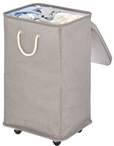 mDesign Großer Wäschekorb aus Polyester mit Rollen, abnehmbarem Deckel und Tragegriffen aus Seil, zusammenklappbar, mit Rollen für kompakte Aufbewahrung, hoher Korb mit einem Fach, Taupe