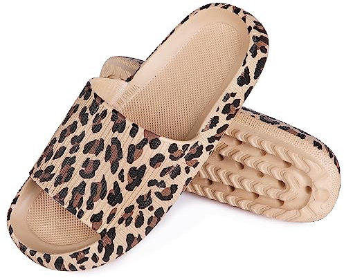 Solutra Badelatschen Damen Herren Sommer, Weiche Dicke Wolkenschuhe Cozy Slides, Rutschfeste Badeschlappen Hausschuhe Airfoot (38/39 EU, Khaki Leopardenmuster)