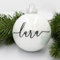 TheSmartGuard Weihnachtskugel mit Namen | Ø 6cm - 8cm | Weiß (Glanz) | Glas Christbaumkugel | personalisierbar | Weihnachtsdeko