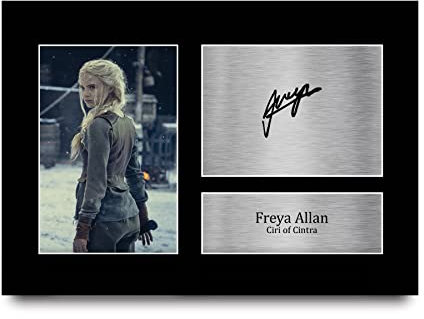 HWC Trading A4 Freya Allan The Witcher Geschenke Gedrucktes Signiertes Autogramm Foto für Fans von Fernsehshows