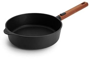 Woll Eco Logic QXR - Sartén de hierro fundido (inductiva, diámetro de 24 cm, 7 cm de alto, con mango de madera sostenible extraíble, apta para todo tipo de cocinas, sin PFAS, revestimiento