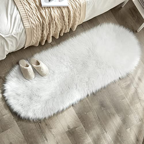 MIULEE Faux Fell Teppich Flauschig Weiche Warm Modern Bodenmatte Sofa Matte Kunstfell Dekofell Unregelmäßig Bettvorleger Wolle Longhair Optik Gemütliches 60x160 cm Weiß