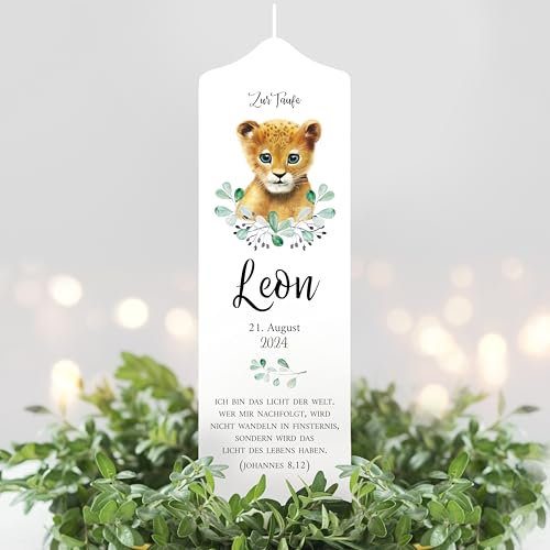 Wandtattoo Loft Taufkerze Junge oder Mädchen mit Taufspruch, Motiv mit Löwen Baby, 25cm x 7cm, personalisierte Kerze, bedruckte Kerze zur Taufe, Stumpenkerze, Geburtskerze, individuelles Taufgeschenk