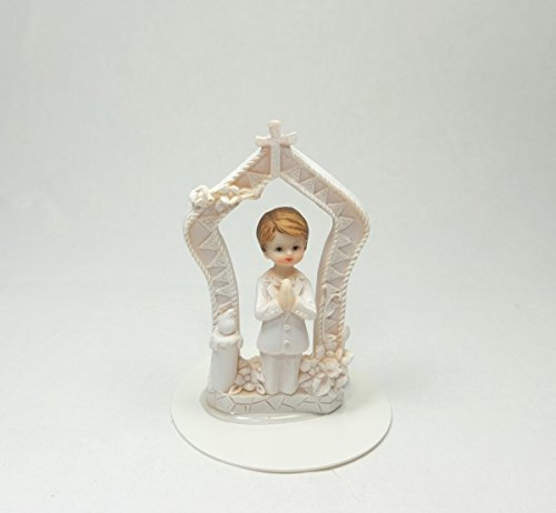 Cake Company Tortendeko Kommunion Junge unter Kirchenbogen | Tortendekoration zur Kommunion + Konfirmation | Kuchen und Torten schnell und einfach dekoriert | Größe: ca. 12cm
