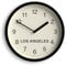 JONES CLOCKS® Los Angeles Zeitzone Wanduhr | Kleine Moderne runde Uhr | 20cm | Schwarz | Leicht lesbare Zahlen | Ideal für Küche, Wohnzimmer, Büro oder jeden kleinen Raum