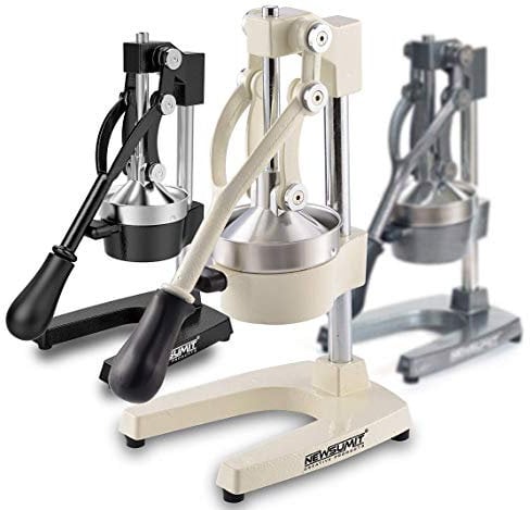 NEWSUMIT Exprimidor de Zumo Profesional Manual - Extracto Jugo máximo Naranjas Limones y mas - Base y manija de Hierro Fundido para Servicio Pesado - Base Antideslizante. (Blanco)