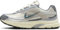 Nike Initiator Herren-Laufschuh, Light Bone/Smoke Grey-Coconut Milk, 42.5 EU