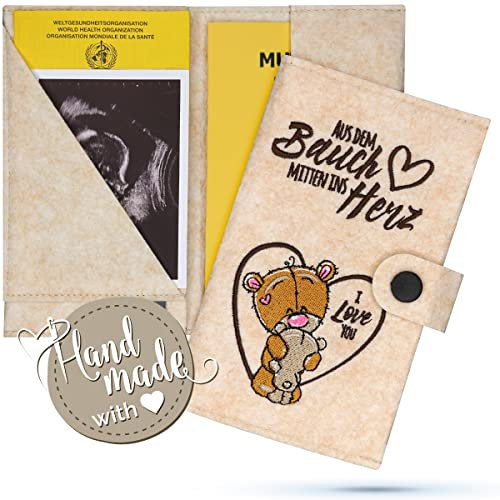 Emadele Mutter-Kind-Pass Hülle 'Aus dem Bauch mitten ins Herz' aus Filz in Beige Handmade. Mutterpasshülle Organizer Fächer für Ultraschallbilder, Impfpass-Hülle Format für Östereichischen Mutterpass