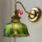 LOGT Grüne Glas Wandleuchte mit Schalter E27 Vintage Wandlampe Messing Kristall Nachttischlampe Retro Industriell Wandbeleuchtung Florentiner Blumen Schirm Wandstrahler für Wohnzimmer Schlafzimmer