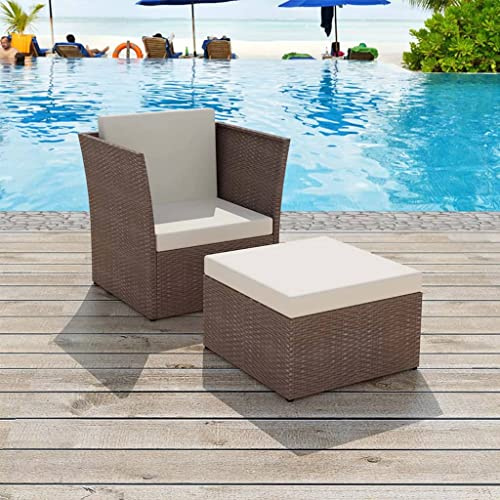 SKTQYQO Garten-Set Rattan-Sessel mit Fußstütze und Kissen, brauner Polyrattan-Stuhl und cremeweißen Kissen, für Außen- und Innenbereich, langlebige Gartenmöbel aus Stahl