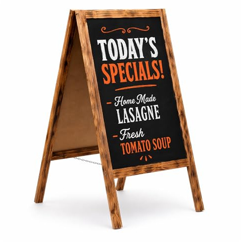 MG Design Kreidetafel Kundenstopper aus geflammtem Holz 50 x 90 cm – beidseitig beschreibbar, klappbar & abwischbar – A-Frame Werbeaufsteller für Gastronomie, Einzelhandel & Events