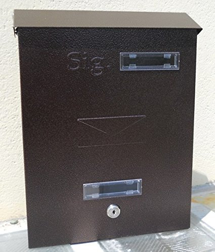 Briefkasten aus Rost, kupferfarben.