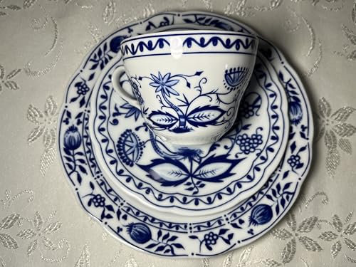Generisch Alltag Geschirr, Zwiebelmuster Triptis Porzellan-Set mit Tasse, Untertasse und Kuchenteller. In sehr gutem Zustand. Spülmaschinenfest, dishwashersafe