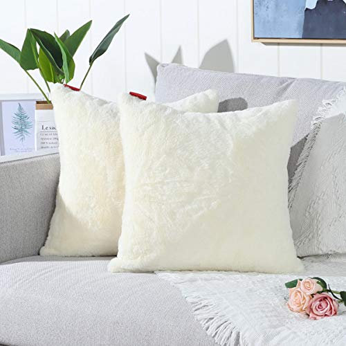 Mandioo 2er Set 40x40 cm Cremegelb Faux Fur Flauschigen Kissenbezüge Moderne Künstlich Pelz Kissenhüllen Dekorative Sofakissen Dekokissen Weicher Zierkissenbezug für Wohnzimmer Sofa Schlafzimmer