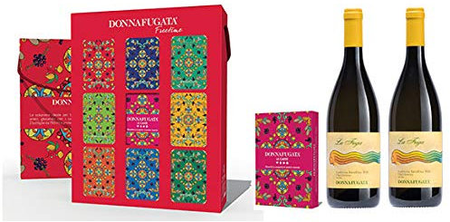 Elegante confezione regalo -DONNAFUGATA- Free Time 2 bottiglie da 750 ml LA FUGA 2019 Chardonnay Contessa Entellina Doc + 2 mazzi di carte da gioco personalizzate.
