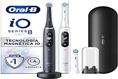 Oral-B iO 8 elektrische Zahnbürsten, wiederaufladbar, weiße und schwarze Griffe mit Bluetooth, mit Magnettechnologie, Geschenk zum Vatertag, 3 Aufsteckbürsten, 1 Reiseetui