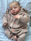 kgniess me Bambole Reborn Maschio, 19 pollici Fatte a Mano Reborn Maschio corpo in Cotone Morbido, Bambola Originali Reborn Sembra un vero Bambino (Ragazzo con gli occhi aperti)