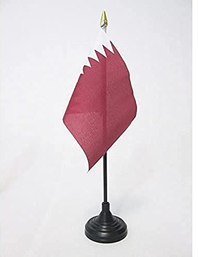 AZ FLAG - Mini Drapeau Qatar De Table - 15x10 cm - Drapeau Qatarien De Bureau 100% Polyester Avec Hampe Pointe Dorée 25cm