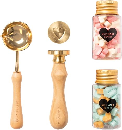 folia 31029 - Wachssiegel Set PASTEL LOVE, 132-teiliges Bastelset aus 108 Siegelwachs Perlen in 4 Farben, 1 Stempelgriff aus Holz, 2 auswechselbare Stempel Köpfe und ein Schmelzlöffel