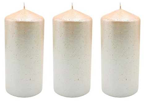 Hochwertige Dekokerze als Stumpen - Stumpenkerze, Tafelkerze im 3er Set in Perlmutt mit dezentem Glitterfinish, Lieferumfang 3 Stück, Größe L/B/H: ca. 5 x 5 x 10 cm.