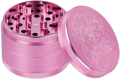 Wegics Molinillo de aluminio premium con flor tallada, 4 piezas, pequeño molinillo para hierbas, resistente aleación de cinc, especias, molinillo de hierbas rosa con colador