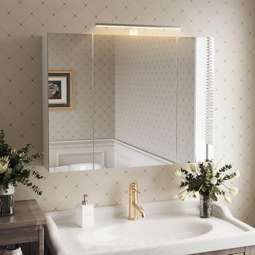 Msutree Spiegelschrank mit LED Beleuchtung 80x60 cm 3 Türen Badezimmerspiegel mit Steckdose höhenverstellbare Einlegeböden Wandspiegel mit Stauraum Badschrank mit Spiegel für Badezimmer