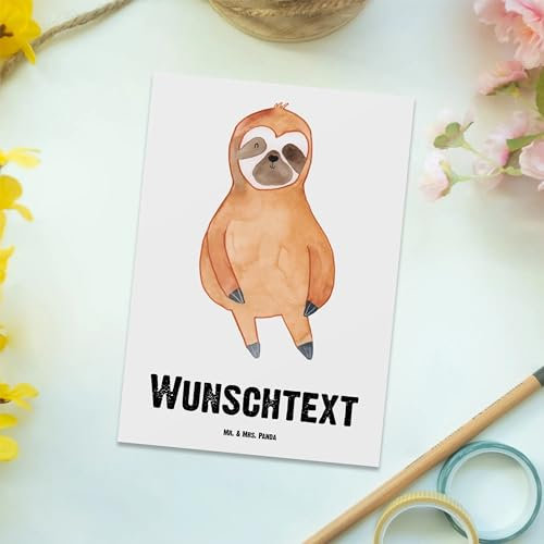 Mr. & Mrs. Panda Personalisierte Postkarte Faultier Zufrieden - Personalisierte Geschenke, Karte mit Namen, Einladung mit Wunschtext, relaxen, Ruhe,