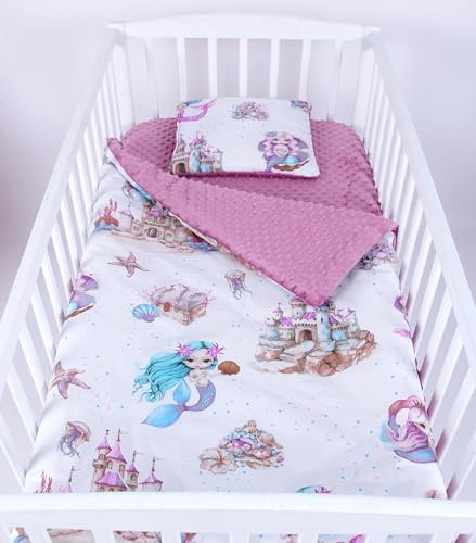 Babylux Babydecke 75x100 cm mit Kissen 30x35 cm – Kuscheldecke aus Minky & Baumwolle – Krabbeldecke für Kinderwagen, Babybett & Spielgruppe (K147 - Retro-Rosa + Meerjungfrauen)