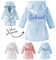KDO MAGIC Peignoir bébé personnalisé - Doux et Moelleux - Personnalisable et brodé avec Un prénom - Garçons & Filles (6-12 mois, Bleu)