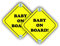 Geschenkschilder Baby on Board Schild für Auto PKW Kind | Kleinkind Mädchen Junge Name | lustige Idee für Eltern Mama Papa | Kindersicherheit 125 x 125 mm | 2 Stück Saugnapf extra stark Aufkleber