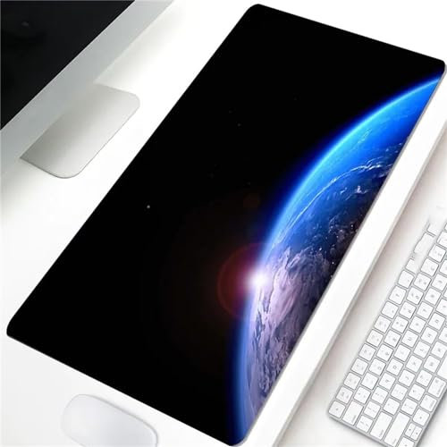 Tainrun Gaming Mauspad XXL 1200x600x3mm Große Maus Pad Wasserabweisend mit Haltbar Genähten Kanten für PC, Laptop Verbessert Präzision und Geschwindigkei(Blaue Erde Universum)