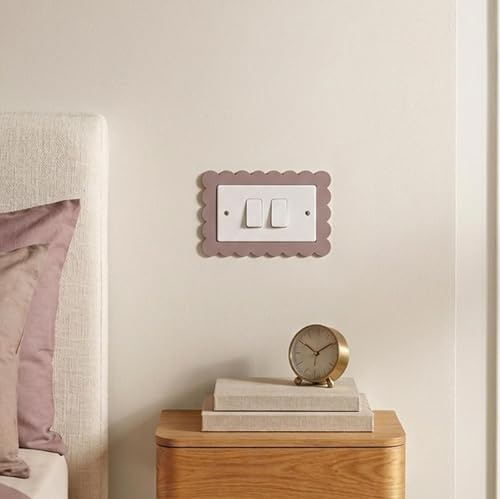 Luck and Luck Entourage d’Interrupteur Double en Bois Festonné Choix de Couleur Cadre Décoratif Mural pour Décoration Intérieure (19 cm)