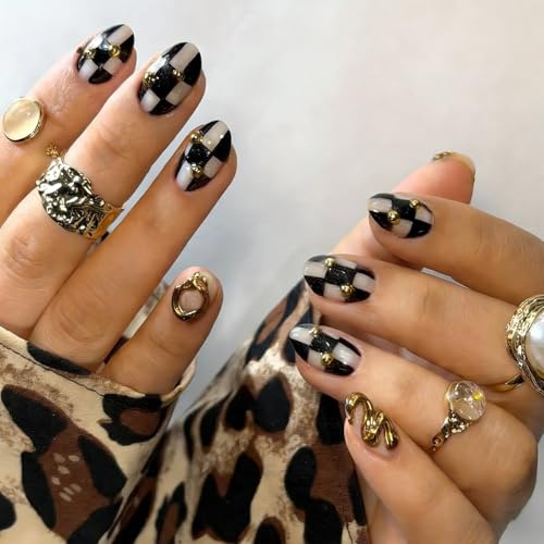Aribliseza Nail Stickers, 24 Pieces, Short Artificial Nails in Y2K Style, Black and White Checkerboard Pattern, Nail Tips Suitable for Spring, New Nail Trend for Ladies 2026