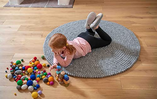 naturling Kinderteppich aus 100% Filz Kugeln handgemacht - großer Spielteppich rund (Grau, 120 cm)