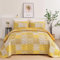 Mybedsoul Gelbes Boho-Steppdecken-Set für King-Size-Bett, 3-teilig, kariert, Blumenmuster, Tagesdecke, Überwurf-Set, Sommer, Patchwork, wendbares Bettwäsche-Set, King-Size-Bett, 228,6 x 264,2 cm