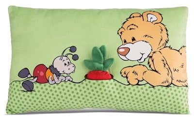 NICI Kuschelkissen Bär Milo mit 2-D Radieschen 43 x 25cm, Weiches Plüsch, Flauschiges Kuscheltierkissen mit Teddybär für Mädchen, Jungen & Babys, Rechteckiges Plüschkissen - 49449